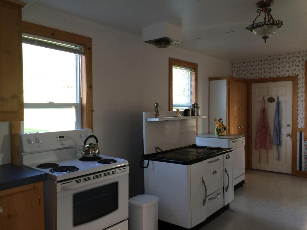 Kuchyň nebo kuchyňský kout v ubytování Maison de Percé