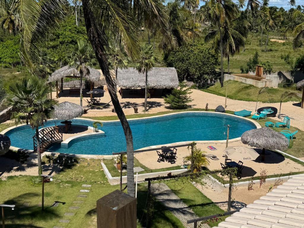 an overhead view of a swimming pool in a resort at Pousada Varanda Amar - Icaraizinho de Amontada in Icaraí