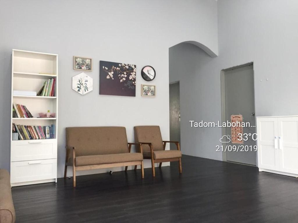 two chairs and a couch in a living room at KLIA Guesthouse-3 bedroom 2 bathroom in Banting