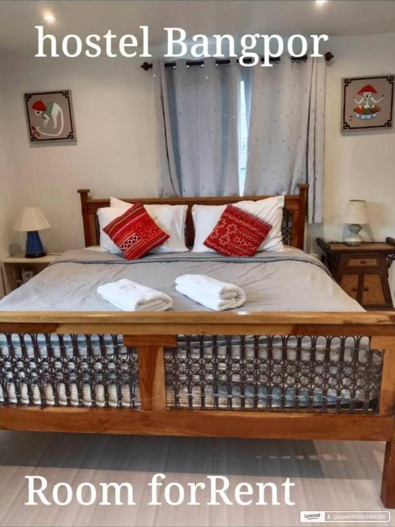 a bedroom with a bed with a room for rent at Green Salad Hostel in Ban Bang Po