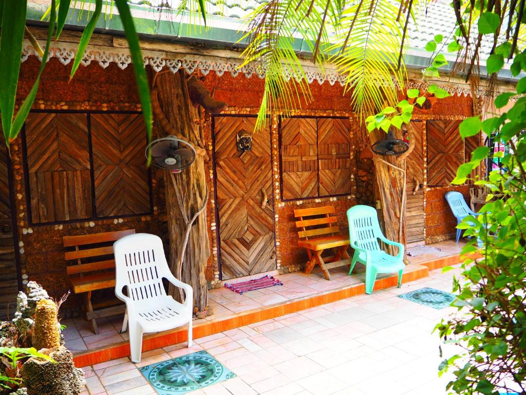 Three J Guesthouse - Deluxe Room