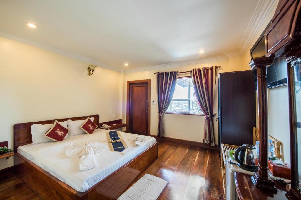 Postel nebo postele na pokoji v ubytování Seng Hout Hotel