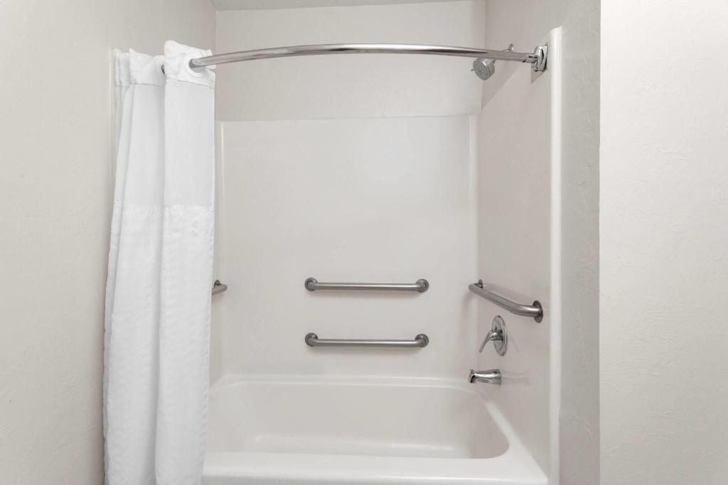 Hawthorn Extended Stay by Wyndham Naples - 