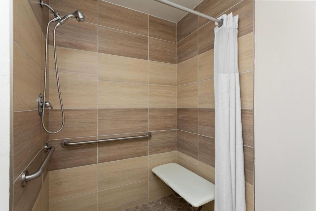 Hawthorn Extended Stay by Wyndham Naples - 