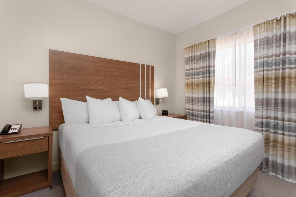 Hawthorn Extended Stay by Wyndham Naples photo