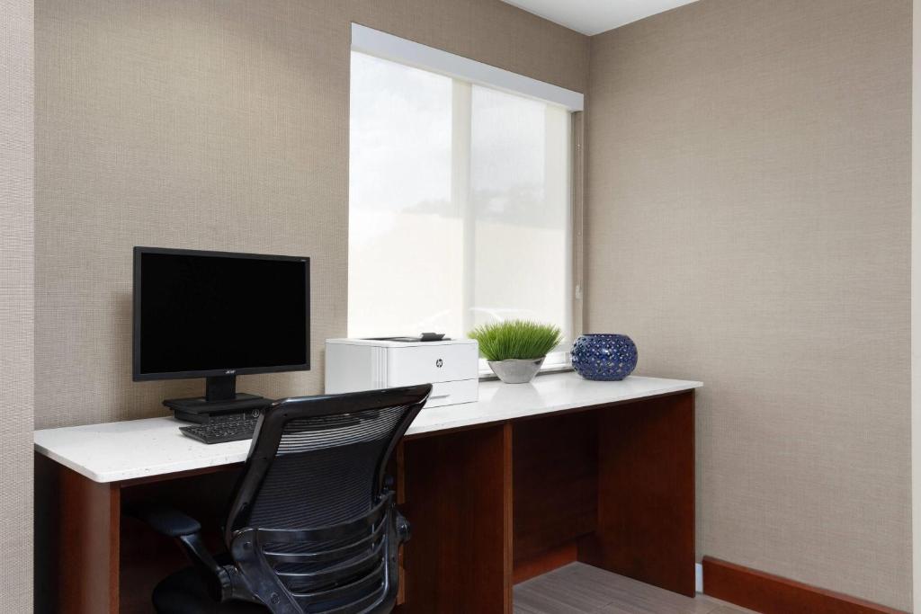 Hawthorn Extended Stay by Wyndham Naples photo