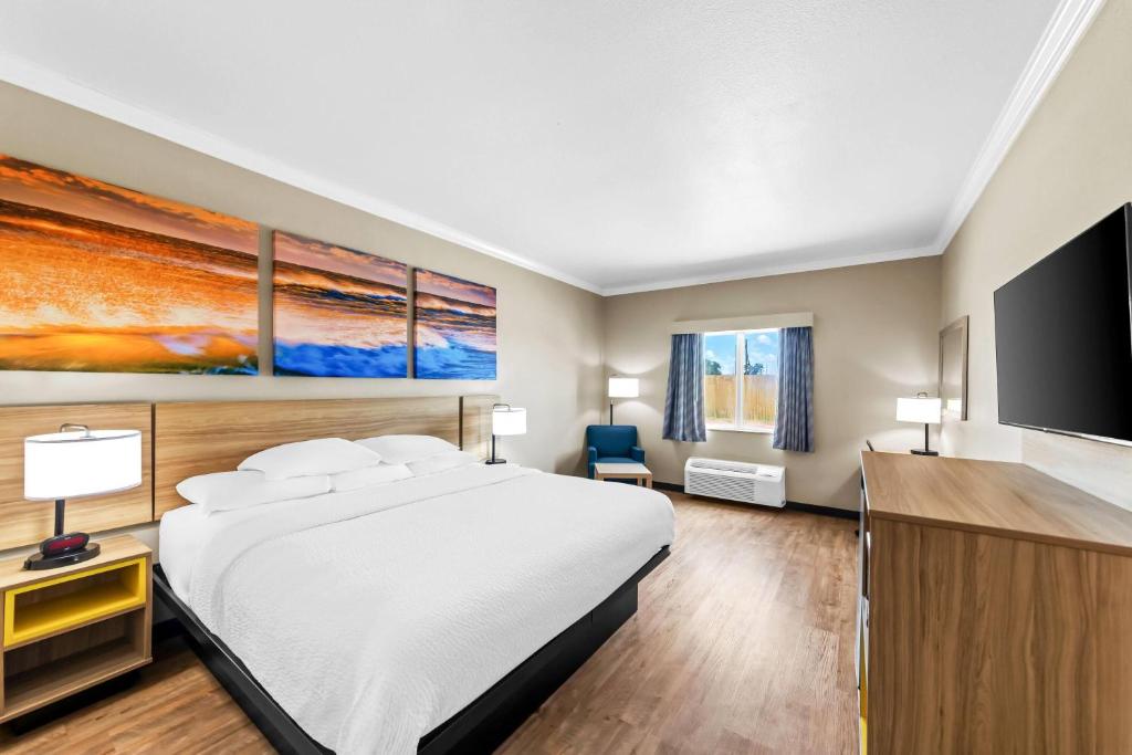 Days Inn by Wyndham Rockdale Texas - Habitación Con Cama Extragrande - No Fumadores