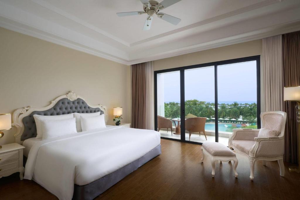 Phòng Deluxe có Giường cỡ King Nhìn ra Hồ bơi