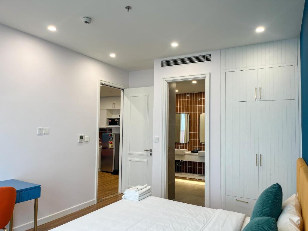 Giường trong phòng chung tại Sunset town Phú Quốc