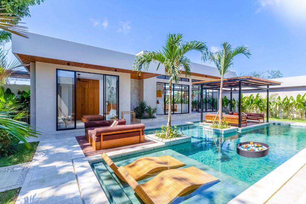 Hồ bơi trong/gần Villa Linaria - 3BR Luxury Villa in Pecatu