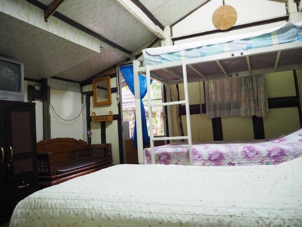 Three J Guesthouse - Classic Triple Room