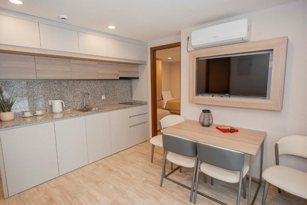 Η κουζίνα ή μικρή κουζίνα στο Sunset Hostel by ELT