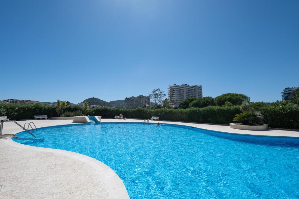 Bazén v ubytování Le Bleu Marina nebo v jeho okolí