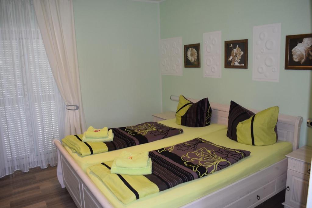 Posteľ alebo postele v izbe v ubytovaní Gästehaus Sabina- Frühstückspension, Bed & Breakfest