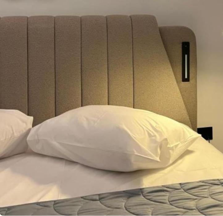 Postel nebo postele na pokoji v ubytování Family Central Retreat by Zeus Suites