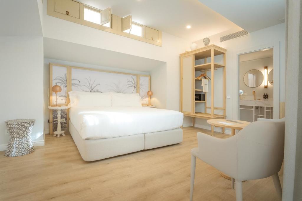 
Junior Suite with Bathtub
