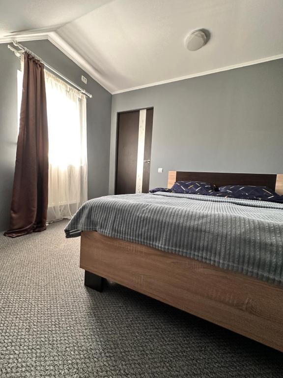 Postel nebo postele na pokoji v ubytování Апартаменти в мальовничому куточку Мукачева