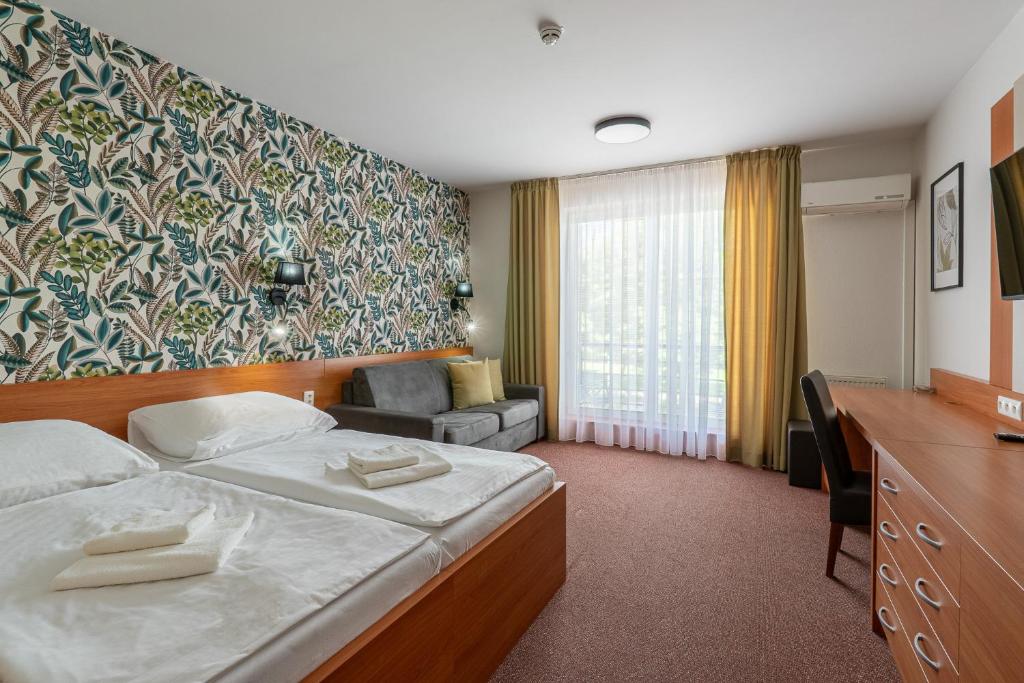 Wellness Hotel Thermal - Vierbettzimmer Mit Balkon