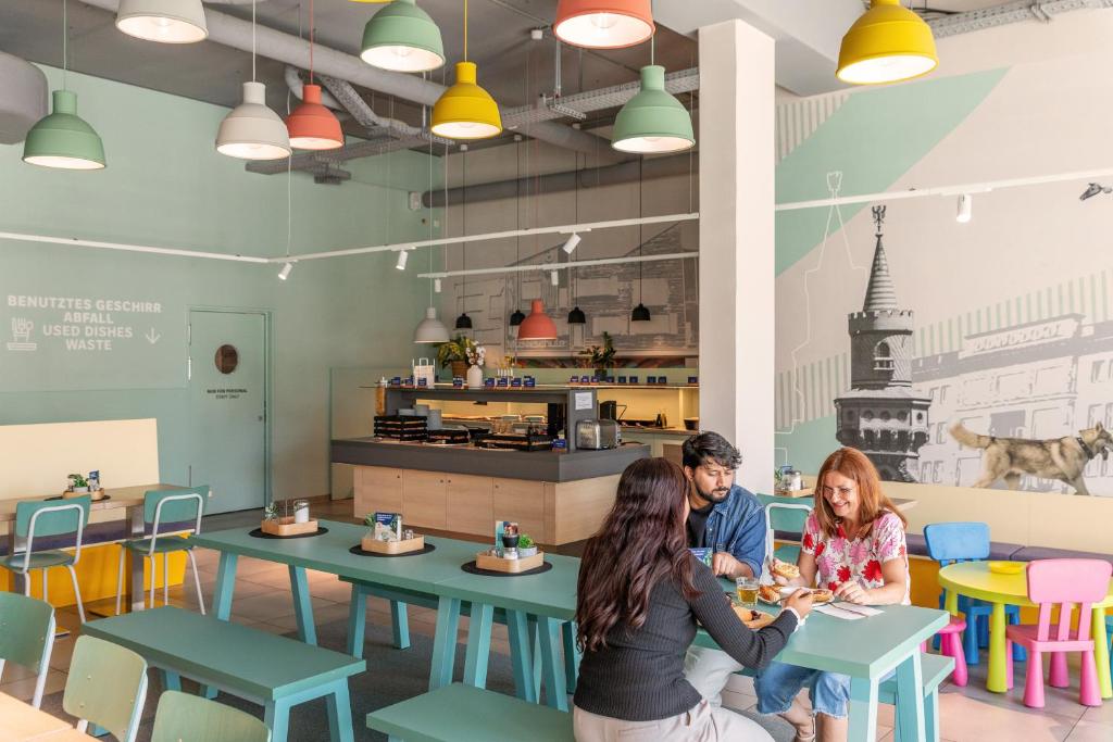 MEININGER Hotel Berlin Airport - Resim 19