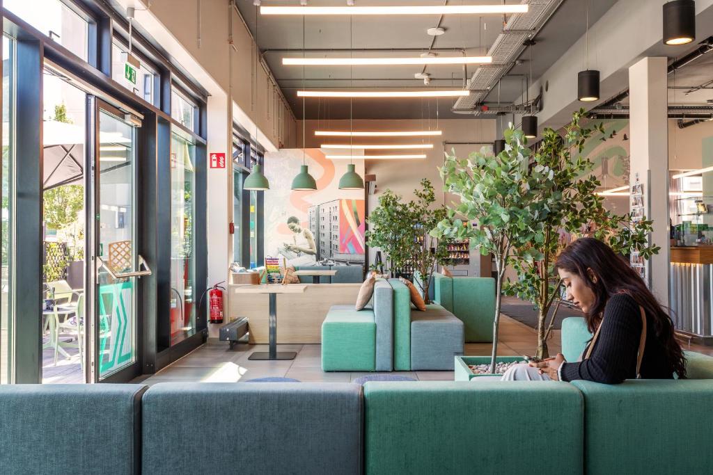 MEININGER Hotel Berlin Airport - Resim 2