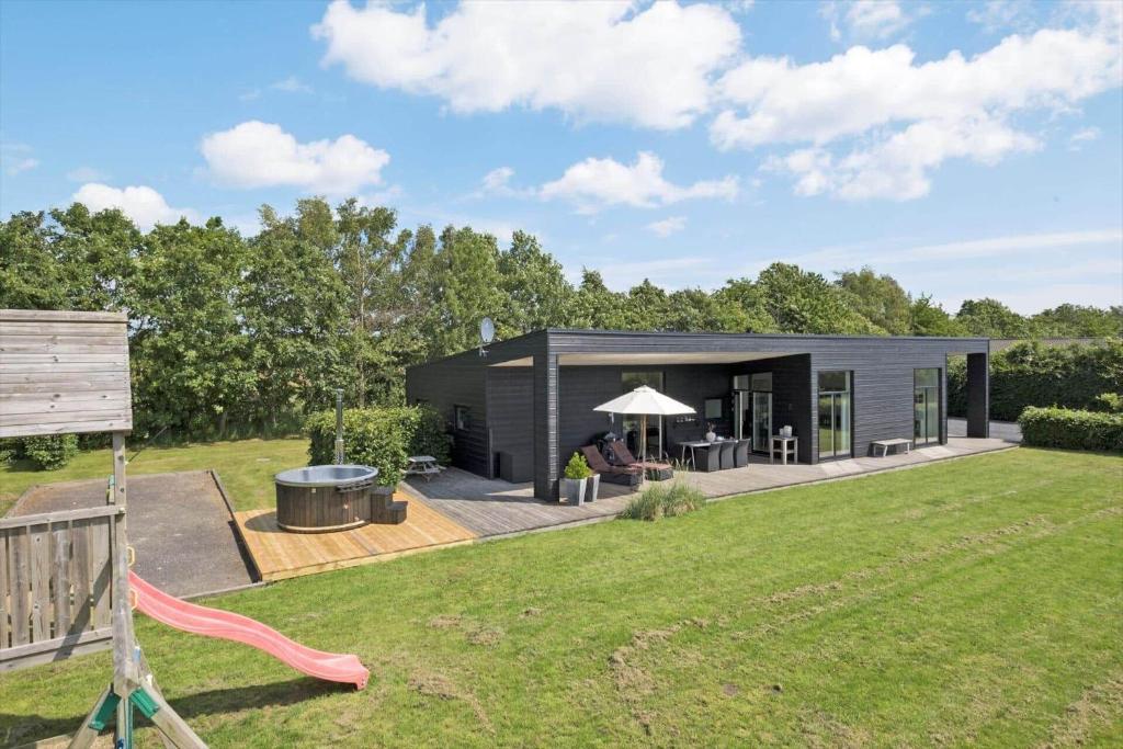 a modern house with a black exterior at OH306-Hadsund-Ridestien-3 in Hadsund