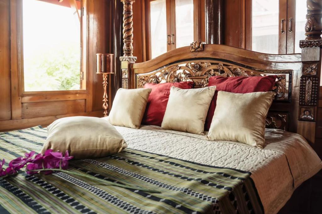 เรือนไทยพราวพิมาน Proudpiman Thai House - Chambre Lit Queen-Size Avec Balcon