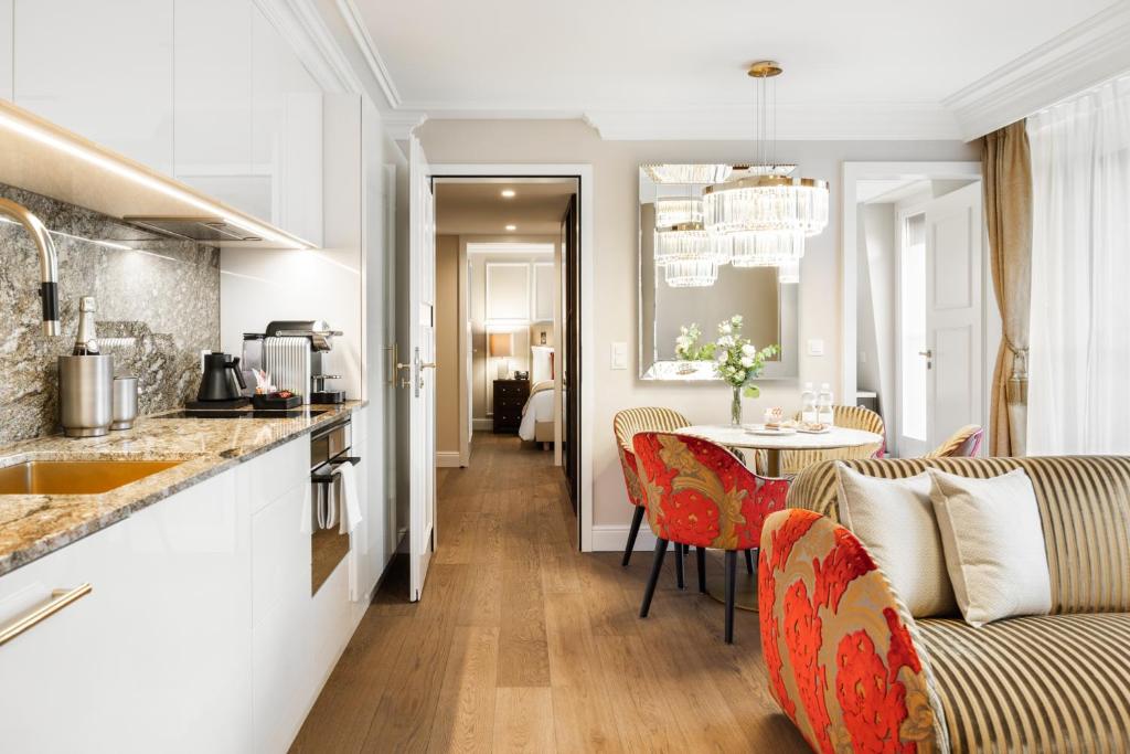 
Two-Bedroom Apartment with Lake View
