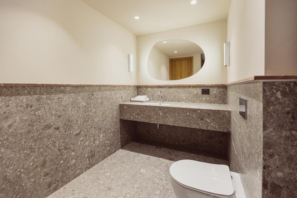 
One-Bedroom Apartment with Terrace
