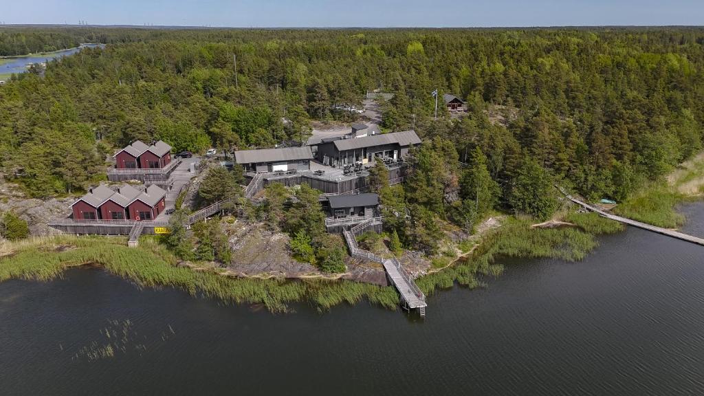 an aerial view of a house on an island in the water at Helmiranta, helmi merenrannassa in Rauma