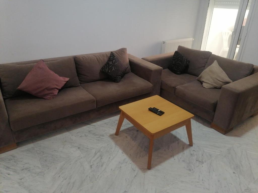a living room with a couch and a coffee table at S1 lux jardin carthage in Tunis