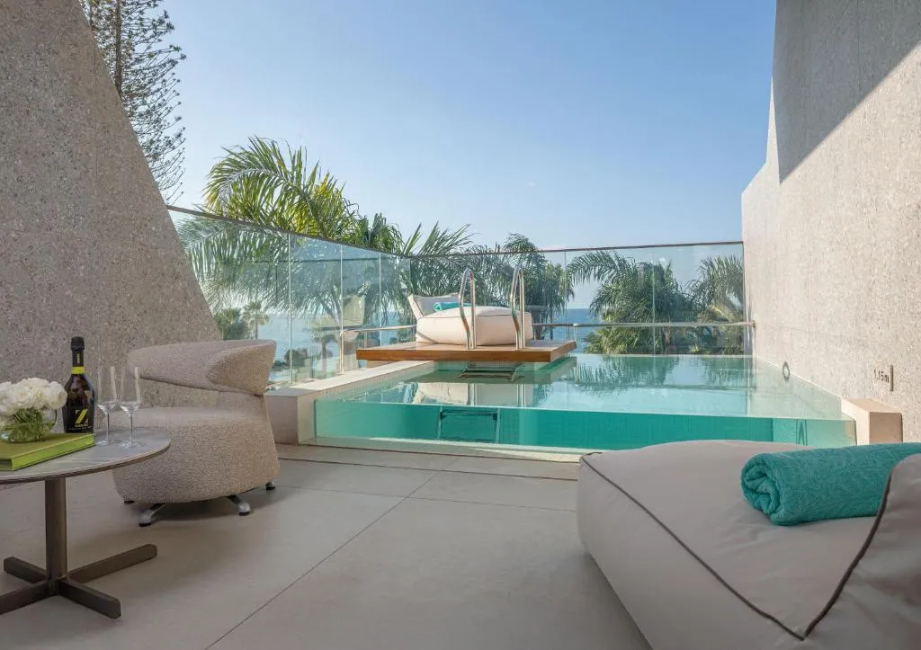 Junior Suite Upper Floor with Private Pool (3 adults)