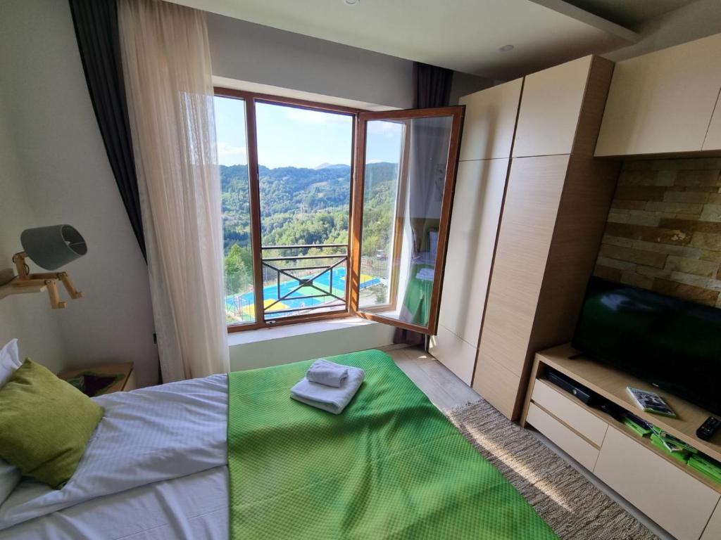 Postel nebo postele na pokoji v ubytování Kopaonik, Milmari resort, Apartman Duga