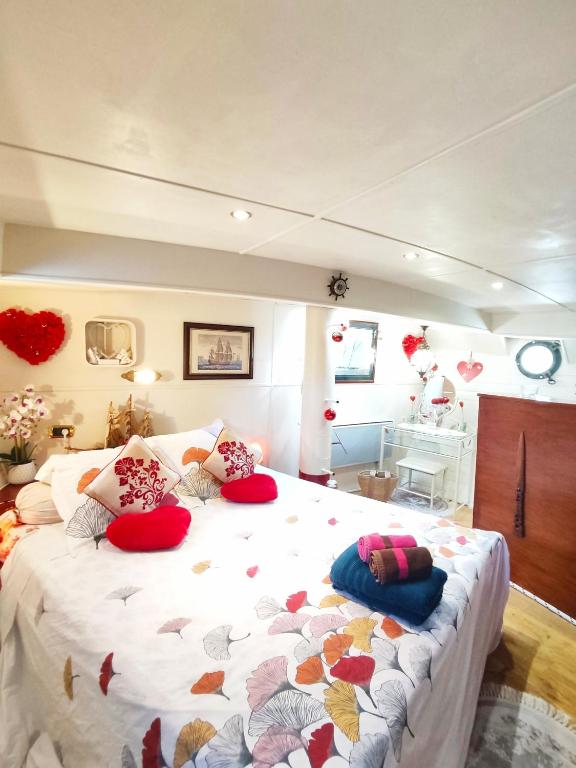 a bedroom with a large bed with pillows on it at Bateau Mariance in Ginestas