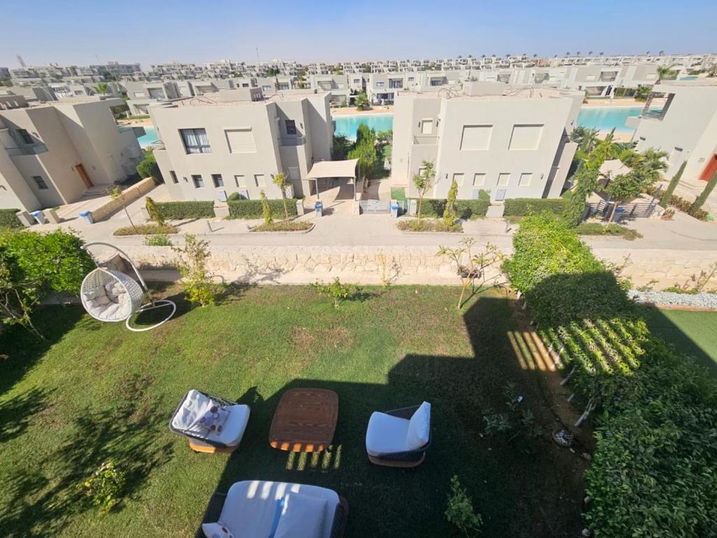 an aerial view of a yard with chairs and buildings at فيلا Azha بالعين السخنه للعائلات in Ain Sokhna