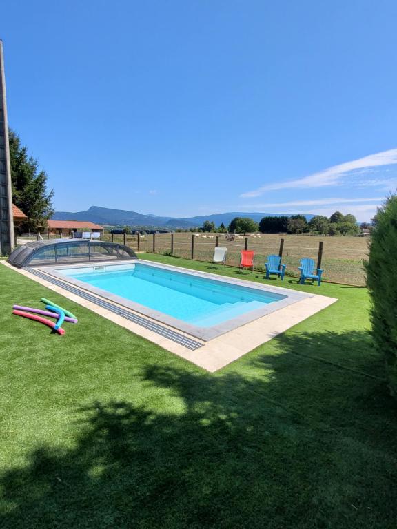 Bazén v ubytování Chambre d'hôtes, coquelicot, le petit cocon d'auré nebo v jeho okolí