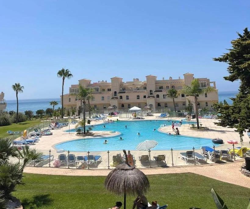 Imagen de la galería de La Cala gorgeous 2 bedroom apartment with stunning gardens, pools and sea views, en Mijas Costa