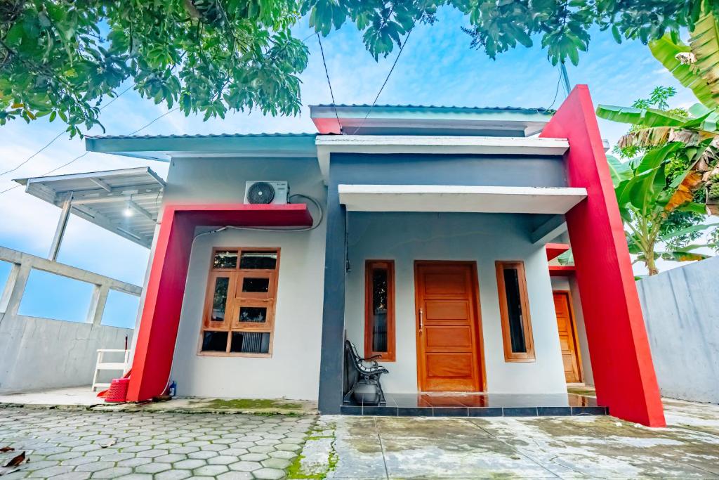 Το κτήριο όπου στεγάζεται  η παραθεριστική κατοικία