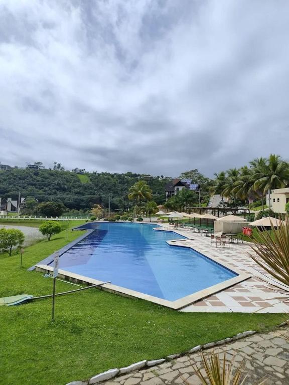 a large blue swimming pool in a resort at Águas da Serra in Bananeiras