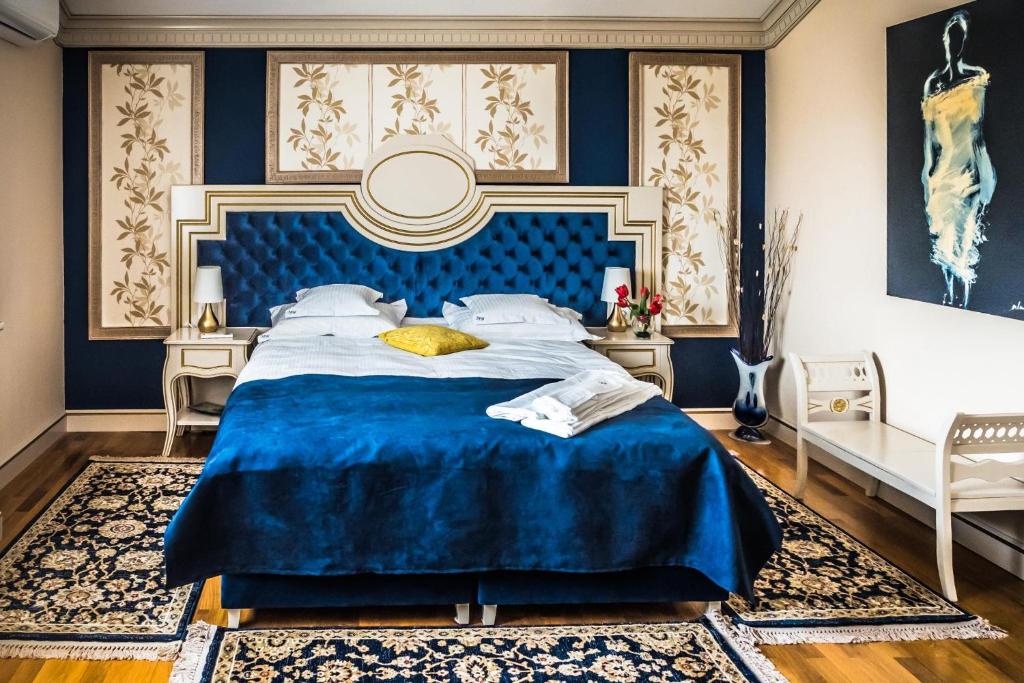 
King Room with Garden View
