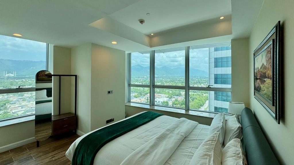 En eller flere senge i et værelse på Centaurus Two bedroom Mountain View Apartment