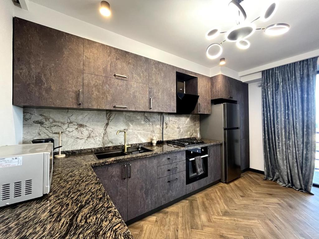 Modern City-View Suite, 20-min Walk to Center در ایروان