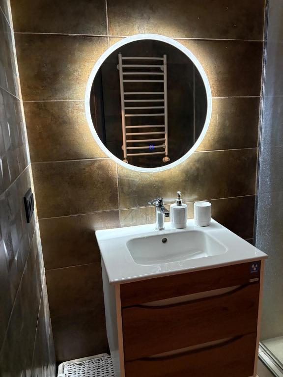 فضای داخلی Modern City-View Suite, 20-min Walk to Center در ایروان - تصویر ۳
