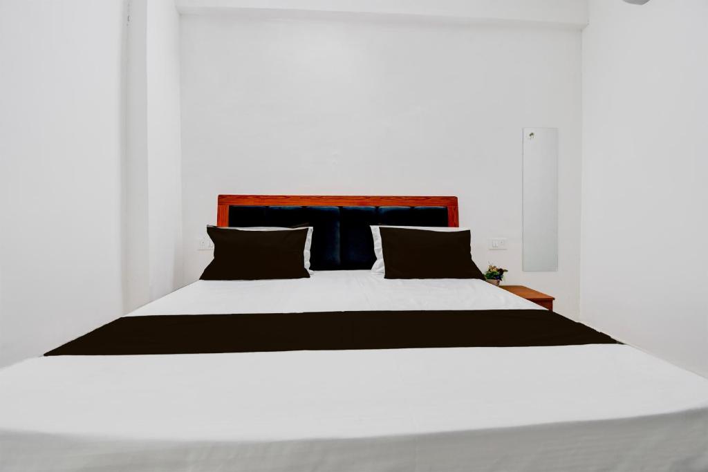 Gallery image of SPOT ON The Galaxy Stay in Lucknow