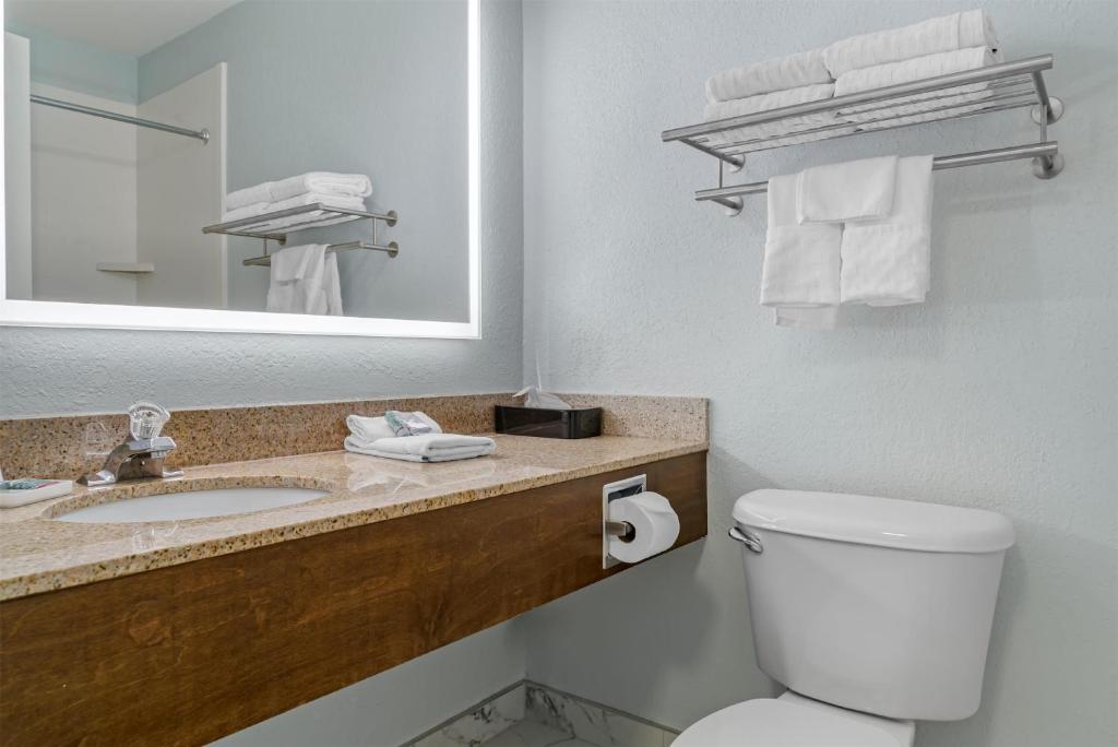 Best Western Lakewinds photo