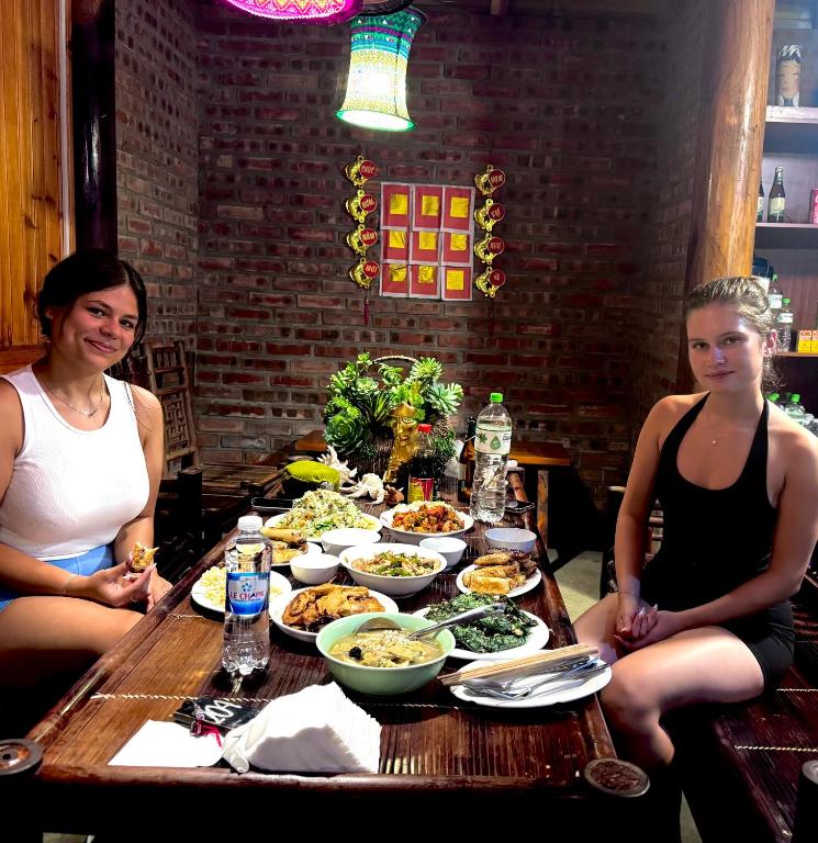 Đồ ăn tại/gần chỗ nghỉ nhà dân