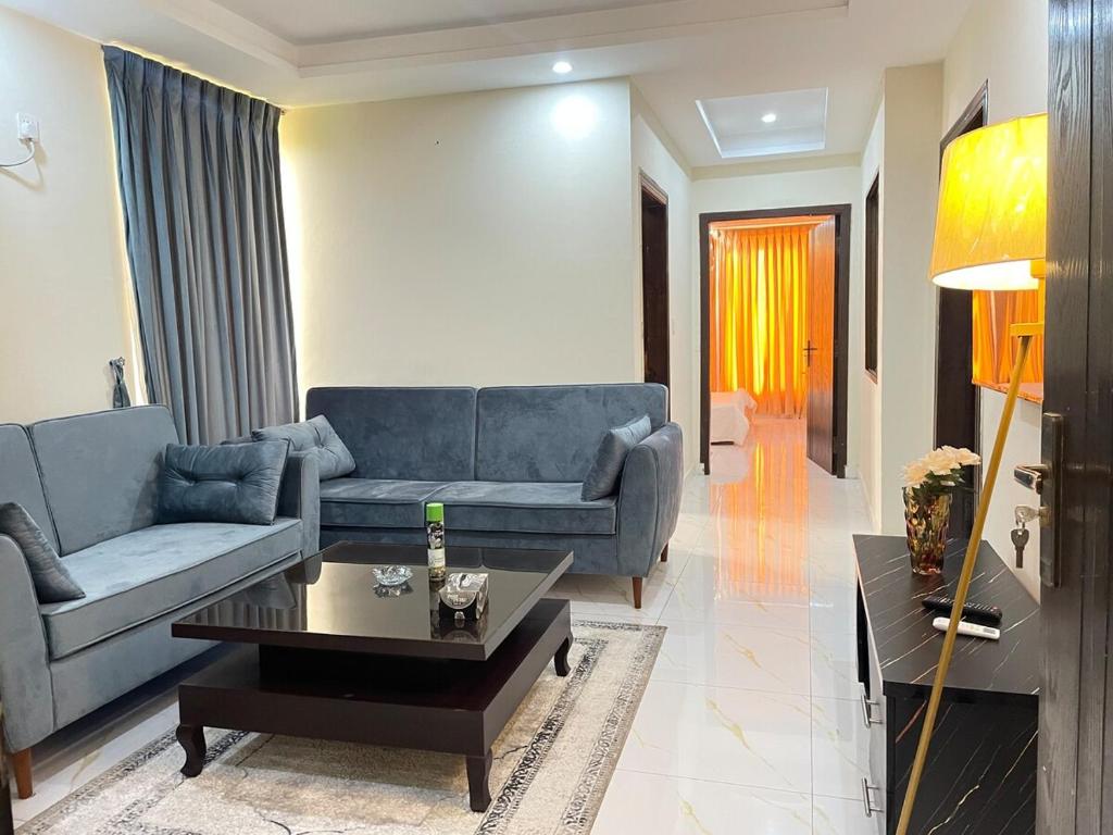 Posezení v ubytování Serene 2 Bed Apartment in Bahria Enclave With Snooker