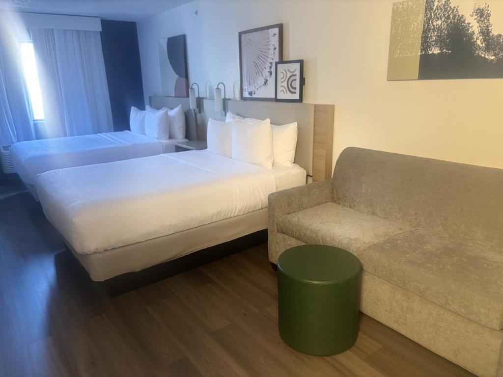 Spark by Hilton Lakewood Denver Southwest photo