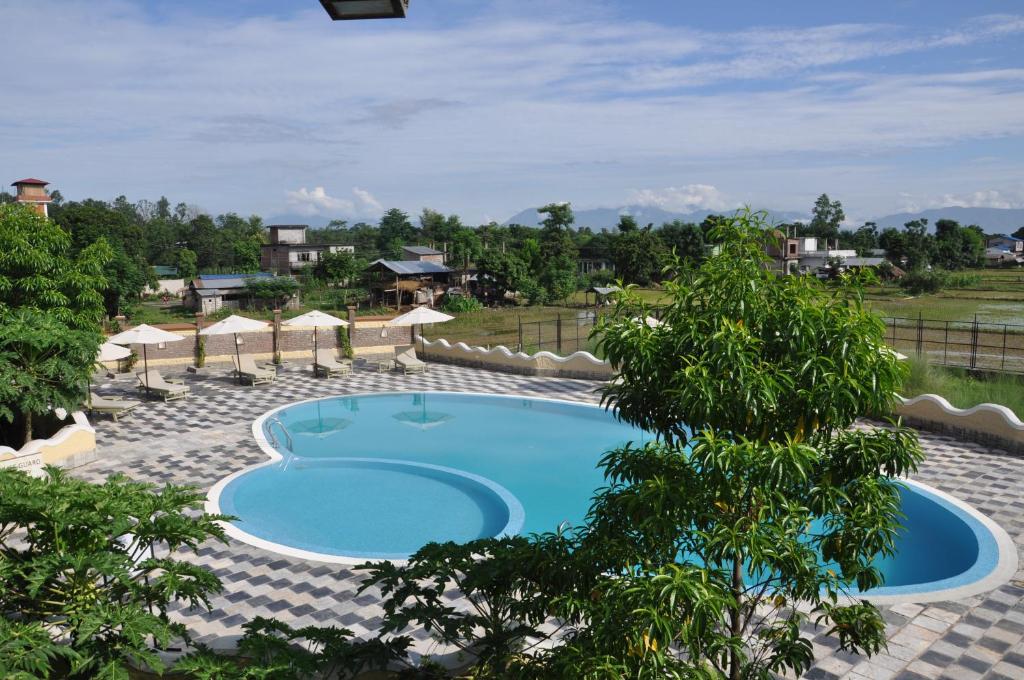 Bazén v ubytování Green Park Chitwan nebo v jeho okolí