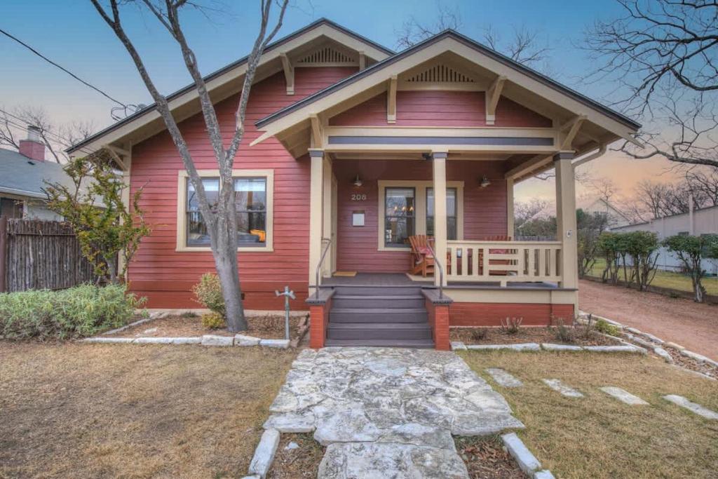 Το κτήριο όπου στεγάζεται  η παραθεριστική κατοικία