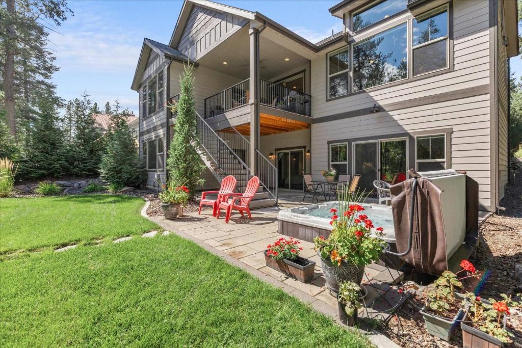 a home with a backyard with a swimming pool at Blanchard Bliss in Blanchard